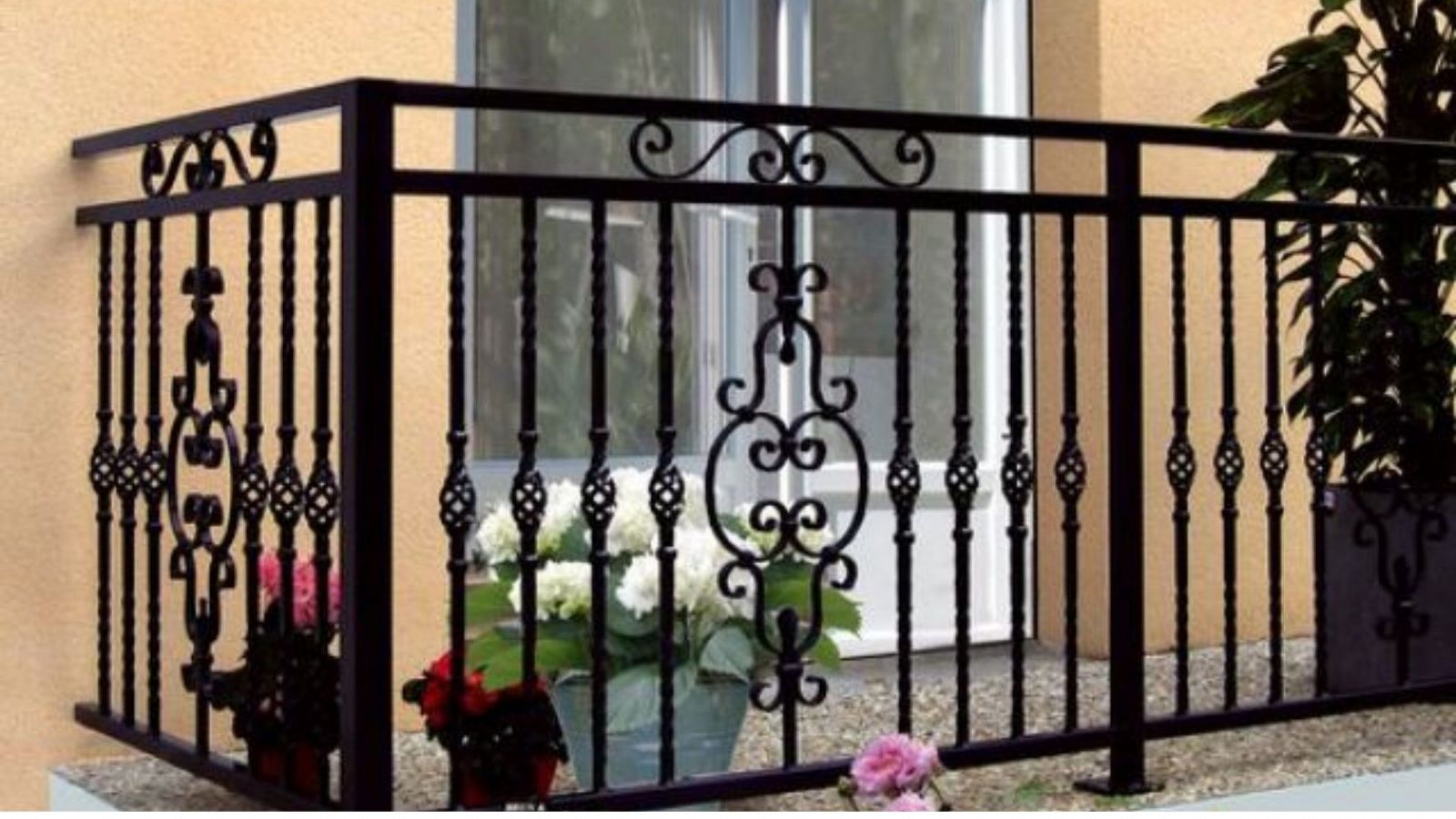 Beysukent Demir Doğrama Balkon Korkuluğu